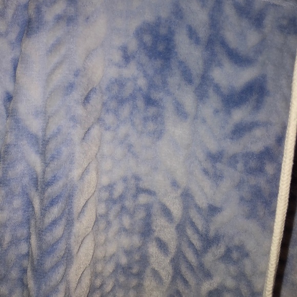 Fluffy cropped sweatshirt - Picture 6 of 8